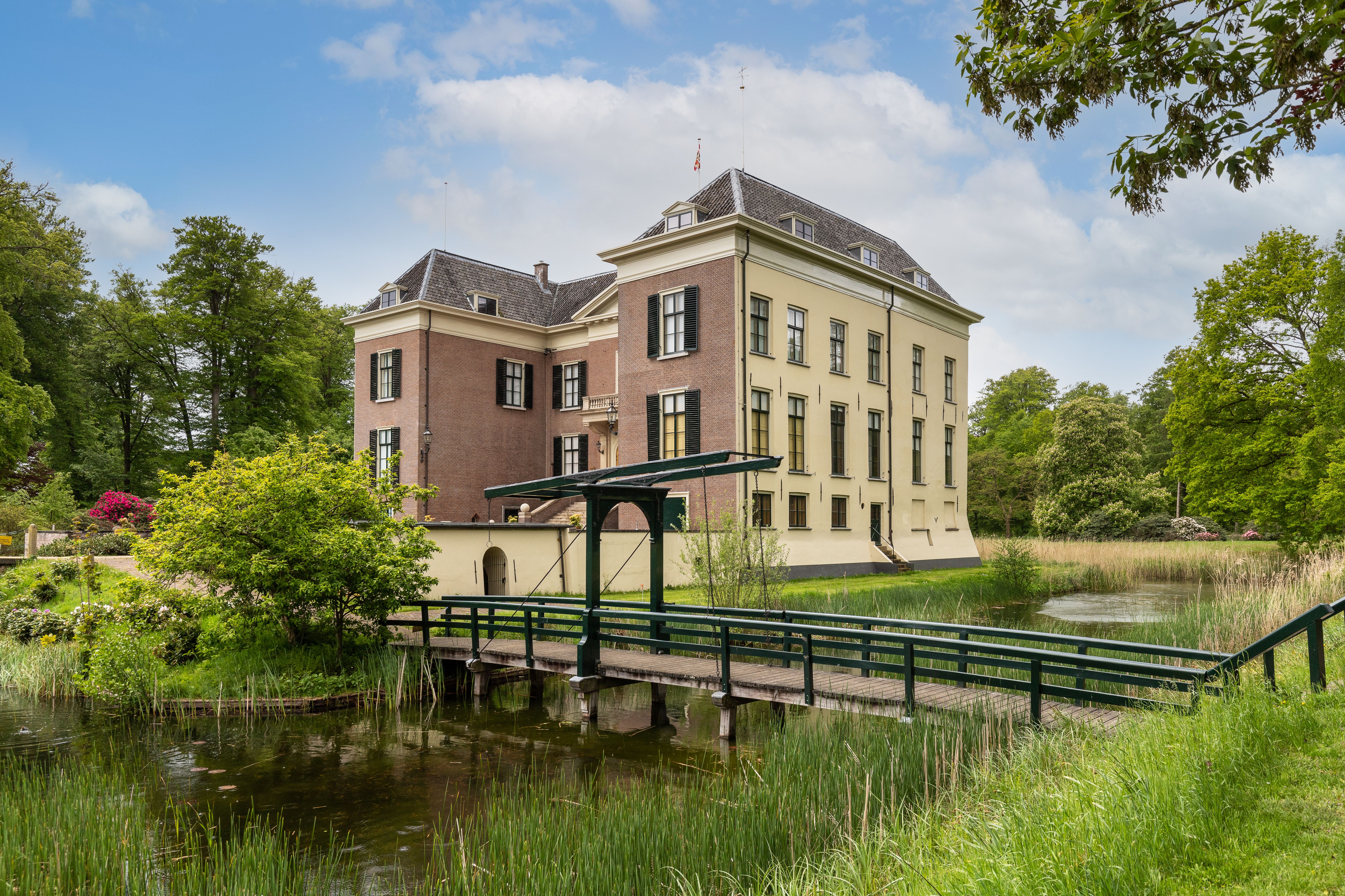 Monument Doorn