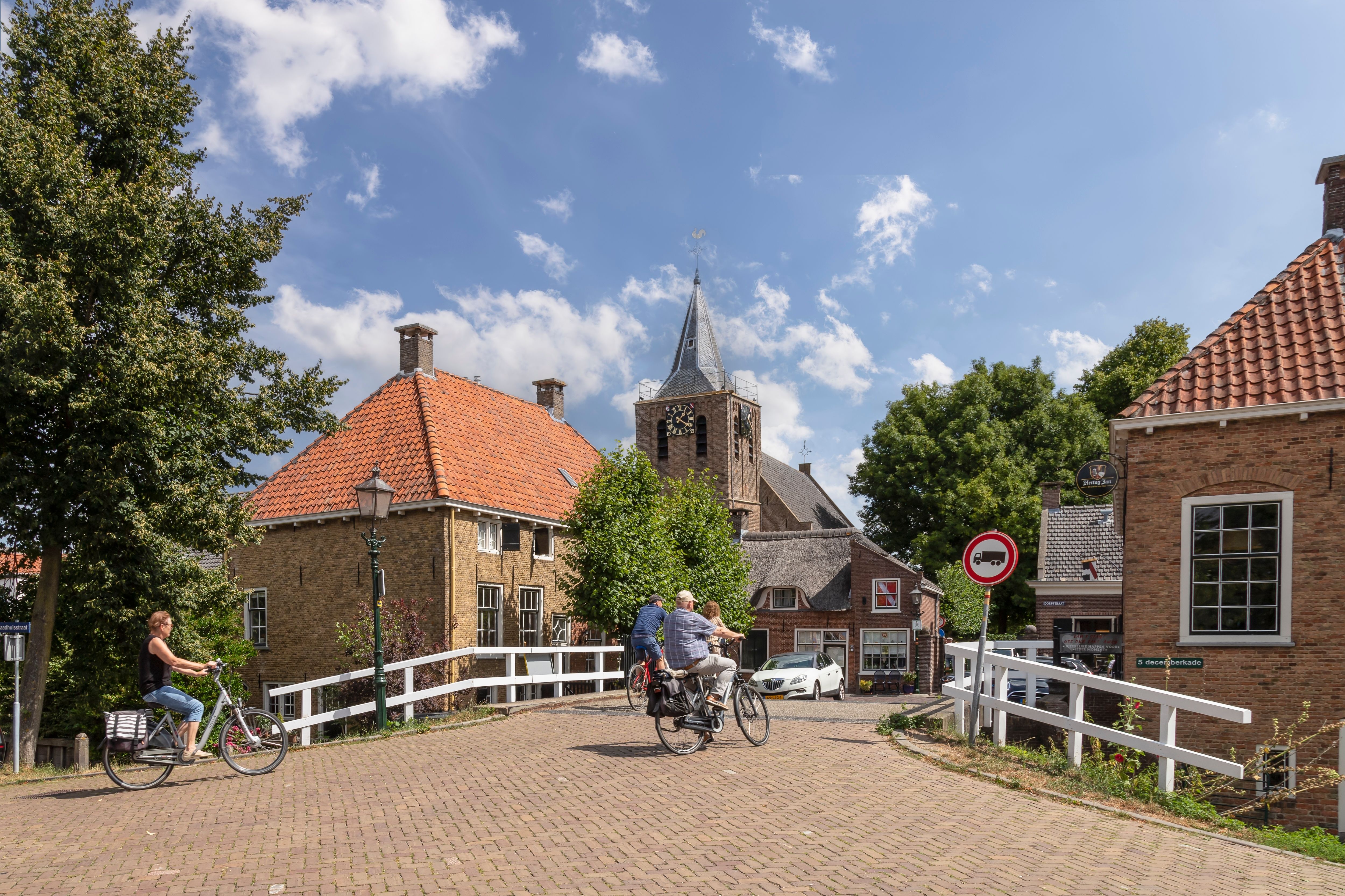 Monument Linschoten
